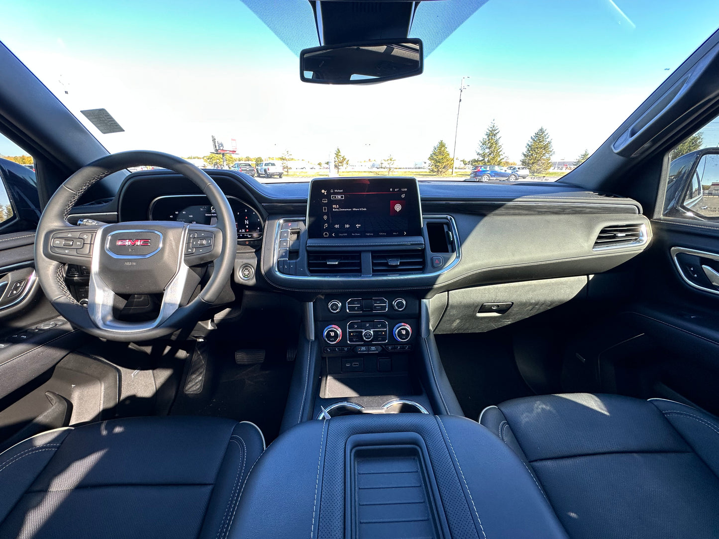 2023 GMC Yukon SLT